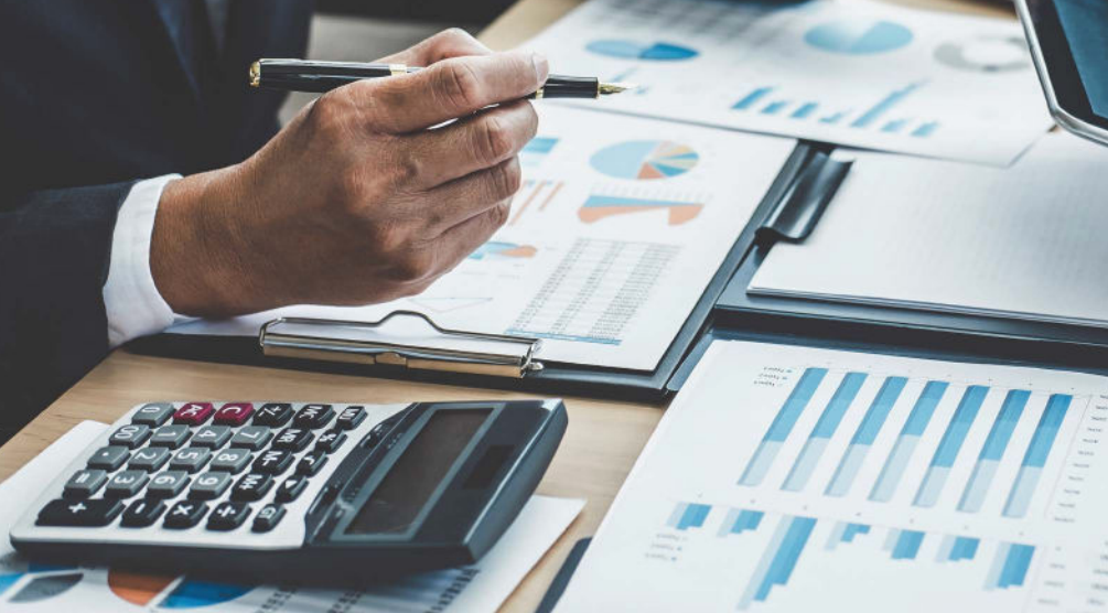 Using generative AI to create investor communications-1